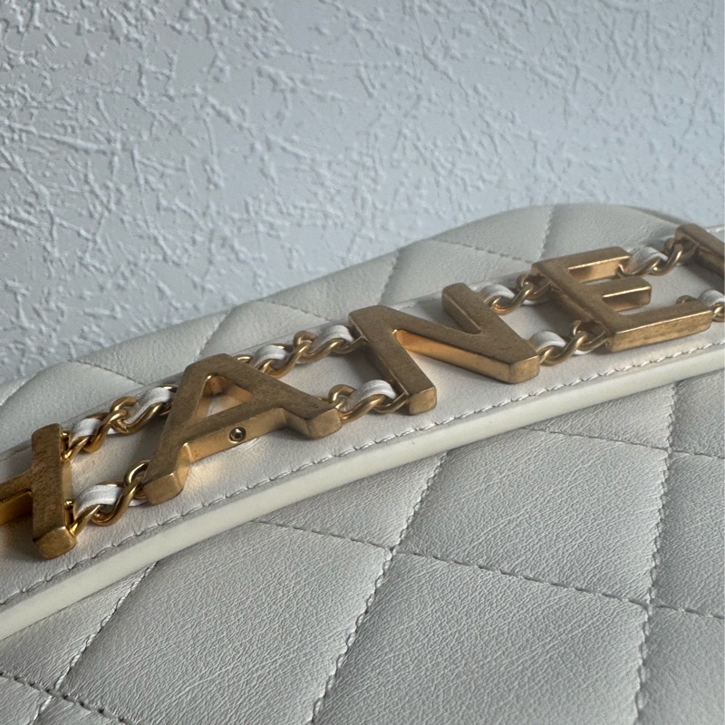 Chanel白色金立體字母相機包❤️部分膠膜未撕-26