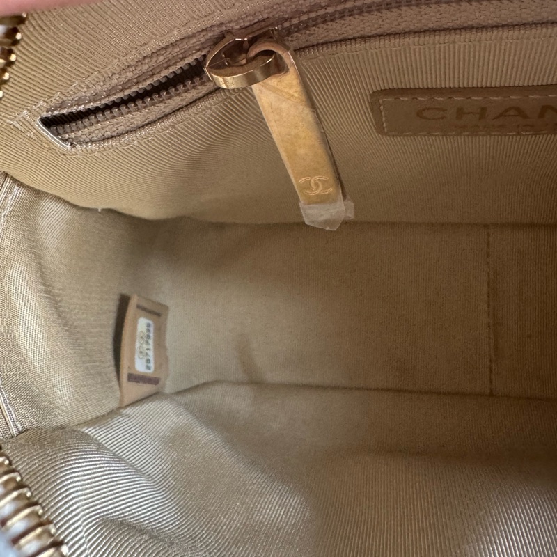 Chanel白色金立體字母相機包❤️部分膠膜未撕-28