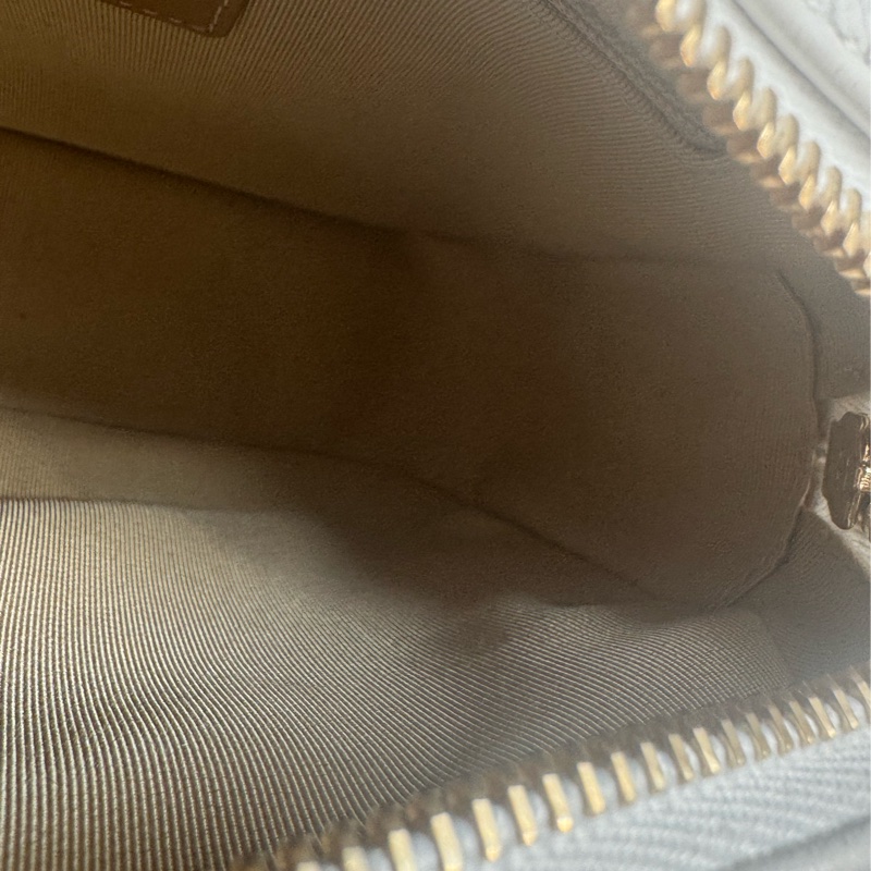 Chanel白色金立體字母相機包❤️部分膠膜未撕-30