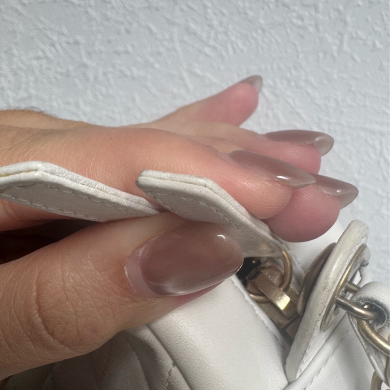 Chanel白色金立體字母相機包❤️部分膠膜未撕-39