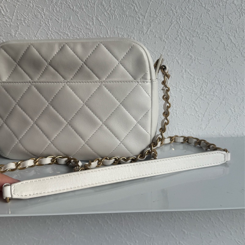 Chanel白色金立體字母相機包❤️部分膠膜未撕-42