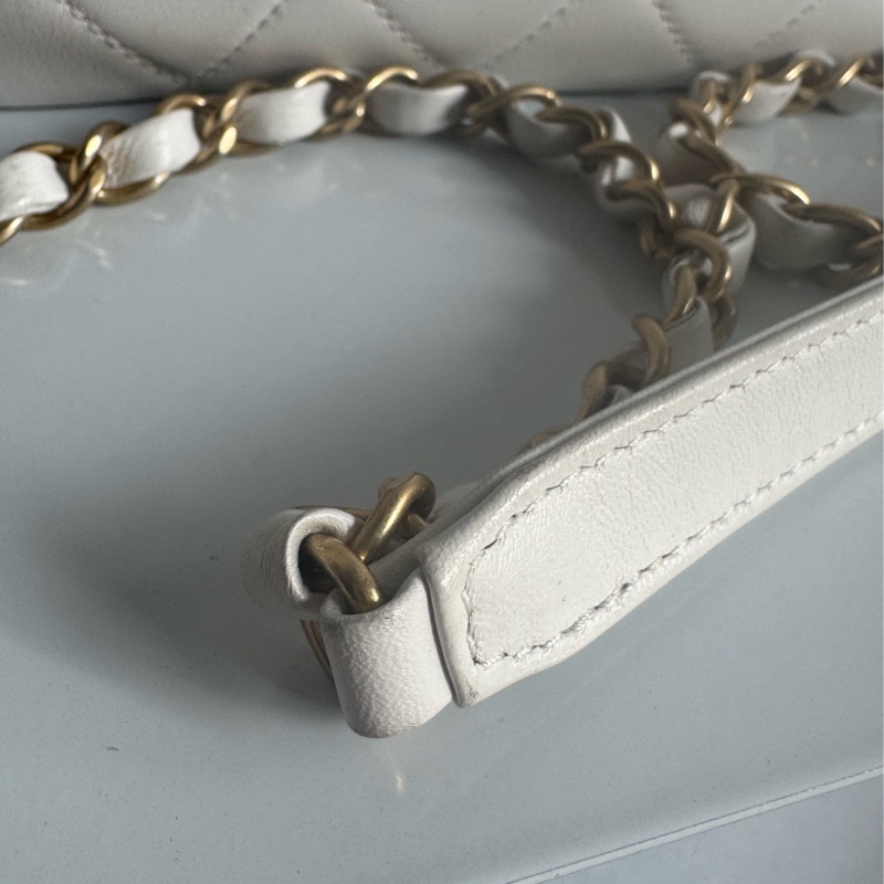 Chanel白色金立體字母相機包❤️部分膠膜未撕-43