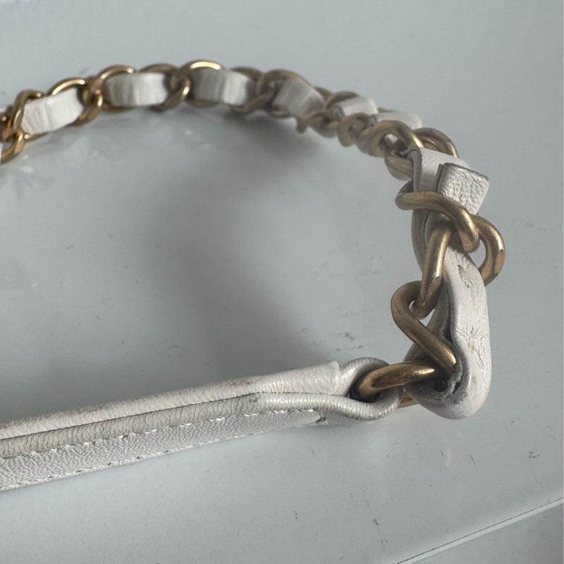 Chanel白色金立體字母相機包❤️部分膠膜未撕-46