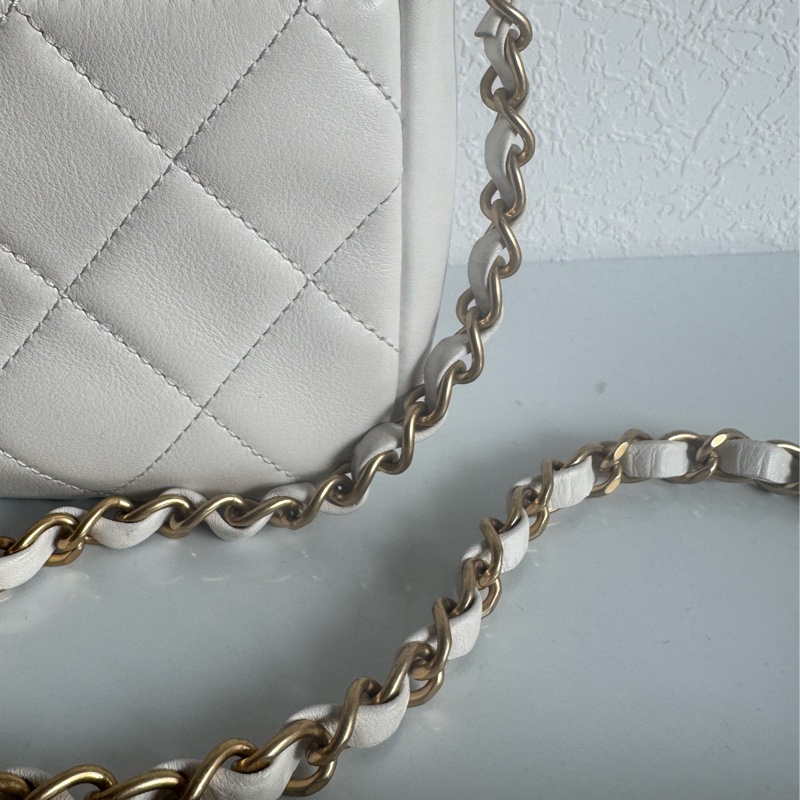 Chanel白色金立體字母相機包❤️部分膠膜未撕-49