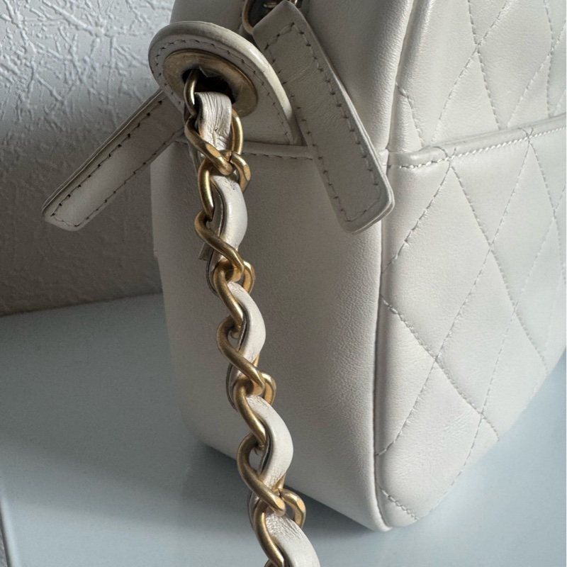 Chanel白色金立體字母相機包❤️部分膠膜未撕-50