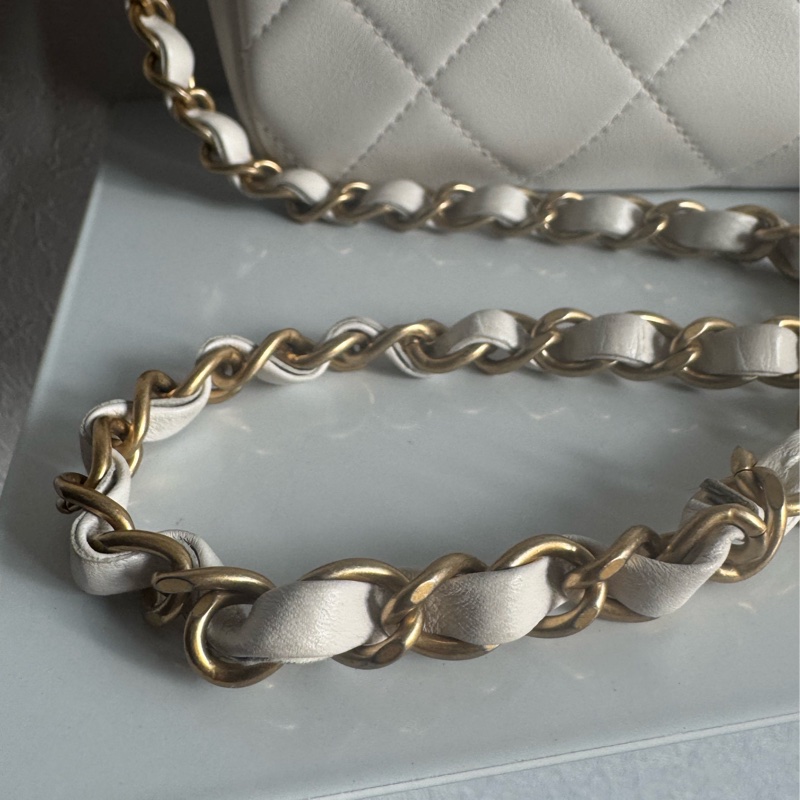 Chanel白色金立體字母相機包❤️部分膠膜未撕-51