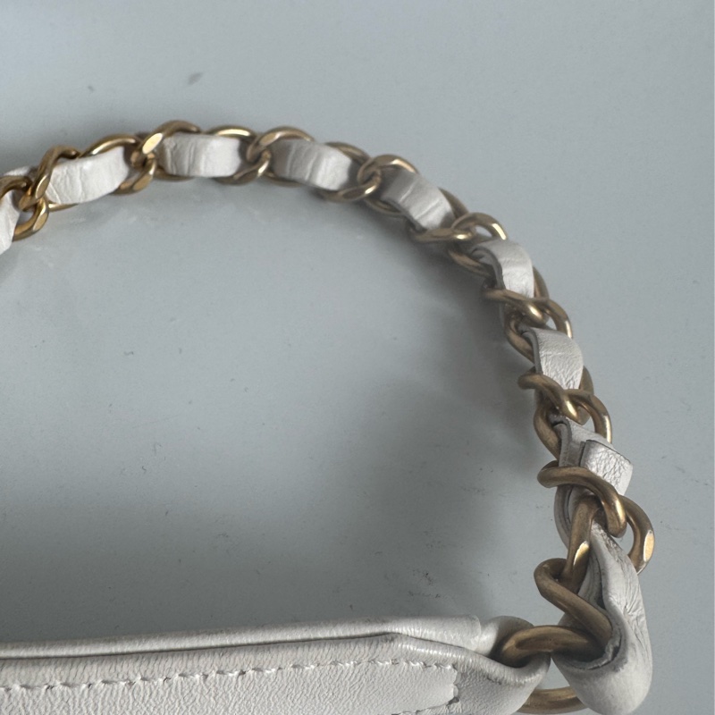 Chanel白色金立體字母相機包❤️部分膠膜未撕-58