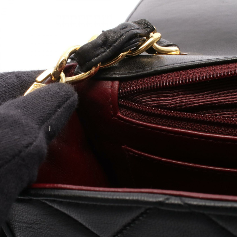 香奈兒 (CHANEL) 絎縫鏈條肩背斜背包，羊皮材質，黑色，金色五金，二手女款-6