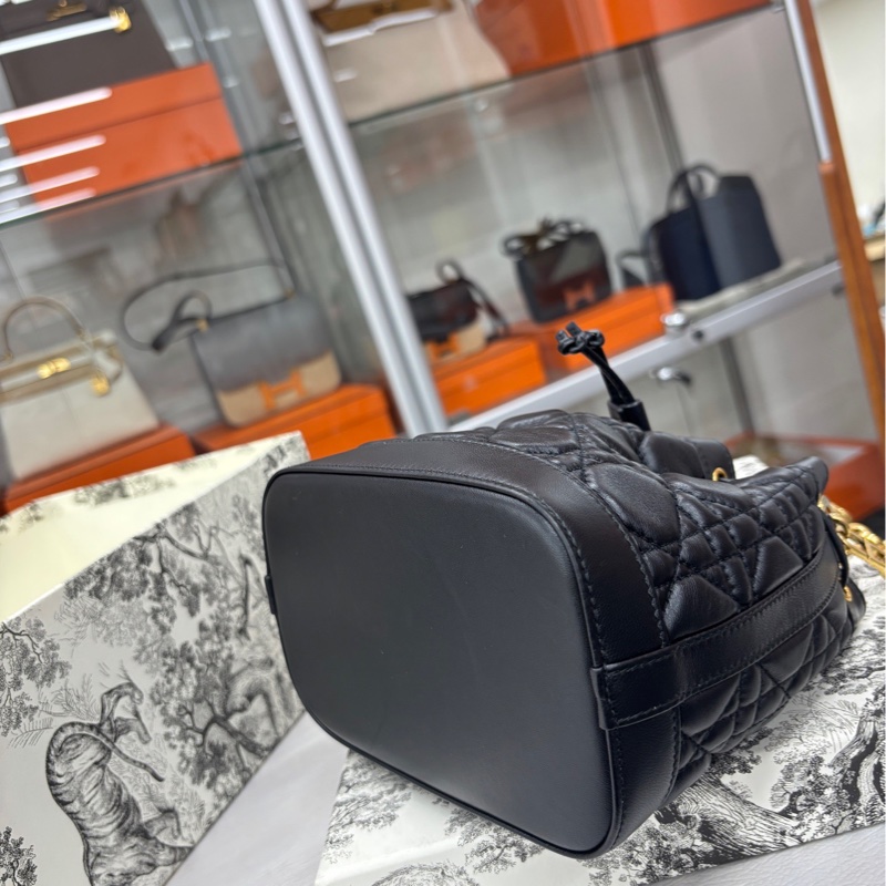 【98新以上】Dior 黑金稜格紋 抽繩水桶單肩斜挎包 小號 small-6