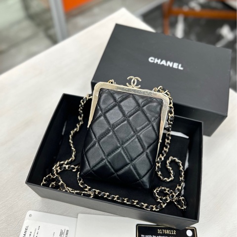 【全新閒置五金膜還在】Chanel 22C黑金蛙口斜挎晚宴包 斜挎包