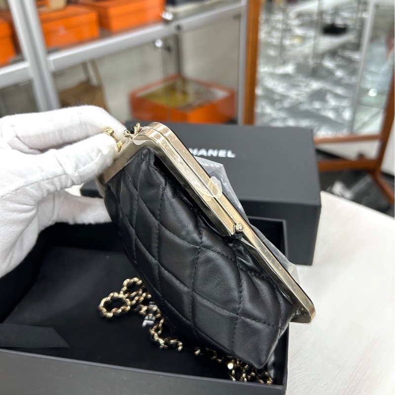 【全新閒置五金膜還在】Chanel 22C黑金蛙口斜挎晚宴包 斜挎包-1