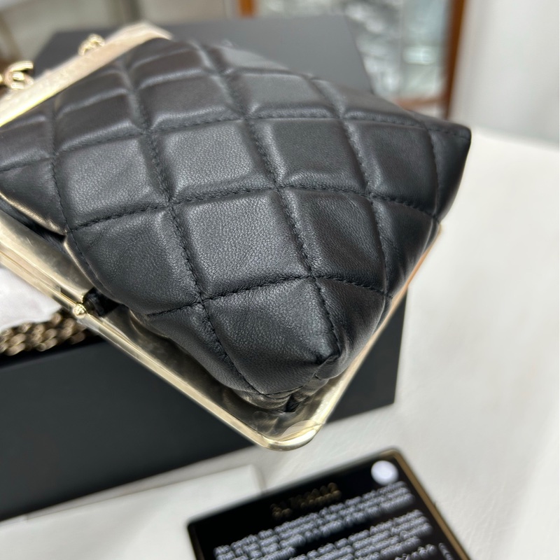 【全新閒置五金膜還在】Chanel 22C黑金蛙口斜挎晚宴包 斜挎包-5