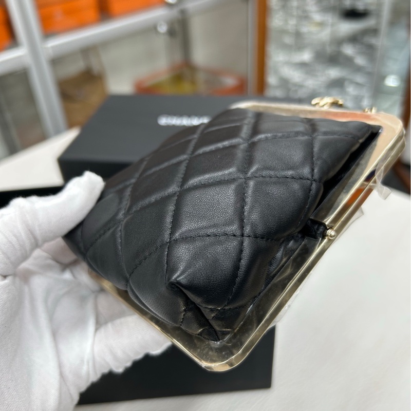 【全新閒置五金膜還在】Chanel 22C黑金蛙口斜挎晚宴包 斜挎包-6