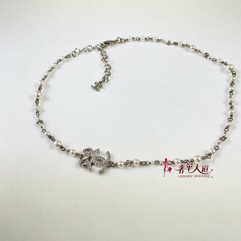 * 奢華大道國際精品＊【CH0737】CHANEL蝴蝶結LOGO 珍珠水鑽項鍊