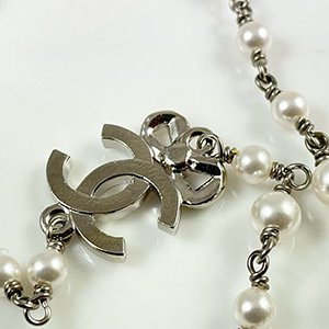 * 奢華大道國際精品＊【CH0737】CHANEL蝴蝶結LOGO 珍珠水鑽項鍊-2