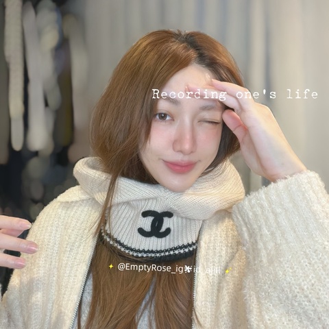 CHANEL 圍巾毛帽2合1 🛼巴拉克拉帽滑雪必備呀🏂全新稀有單品