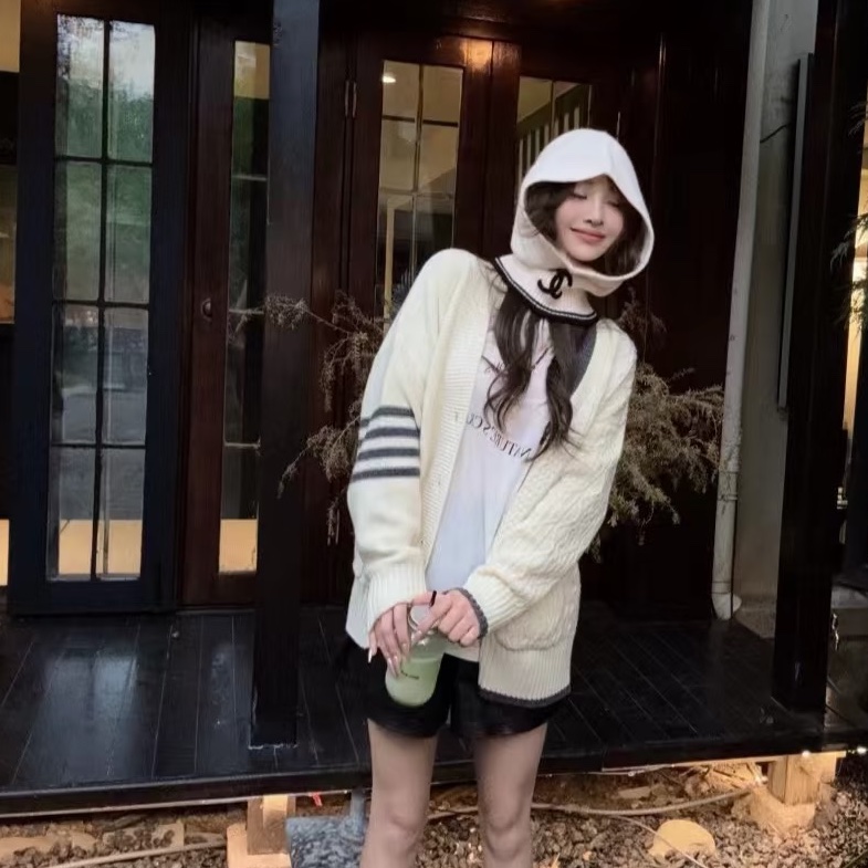 CHANEL 圍巾毛帽2合1 🛼巴拉克拉帽-冬雪必備❄️全新稀有單品-2