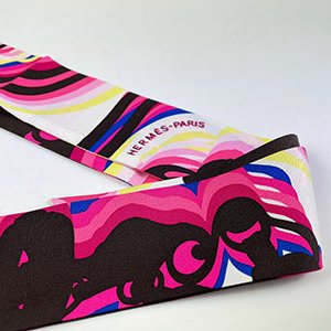 ＊奢華大道國際精品＊【H0386】HERMES桃紅色線條圖騰 Twilly絲巾-1