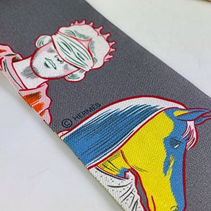 ＊奢華大道國際精品＊【H0387】HERMES灰色人物圖騰 Twilly絲巾-1