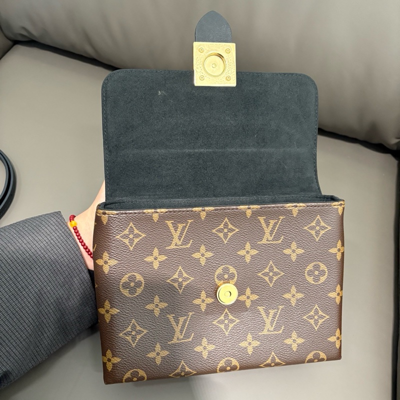Lv/路易威登  老花拼黑鎖頭包手提斜挎包 芯片款-5
