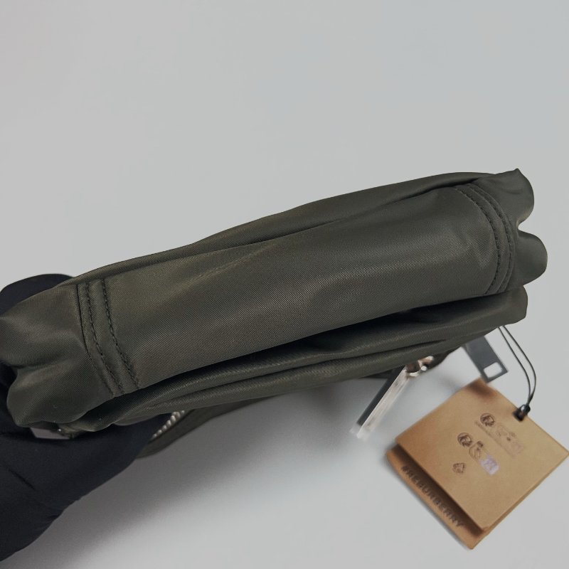 全新品 BURBERRY 綠雙層尼龍側背包-4