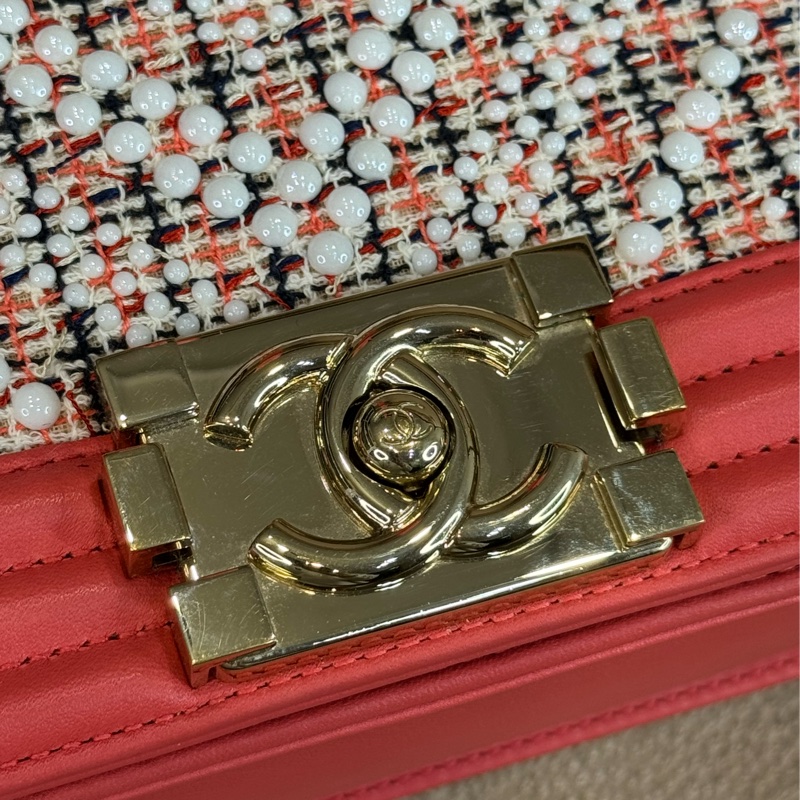 上架中🔑Chanel 粉橘珍珠編織BOY 20翻蓋鍊包-1