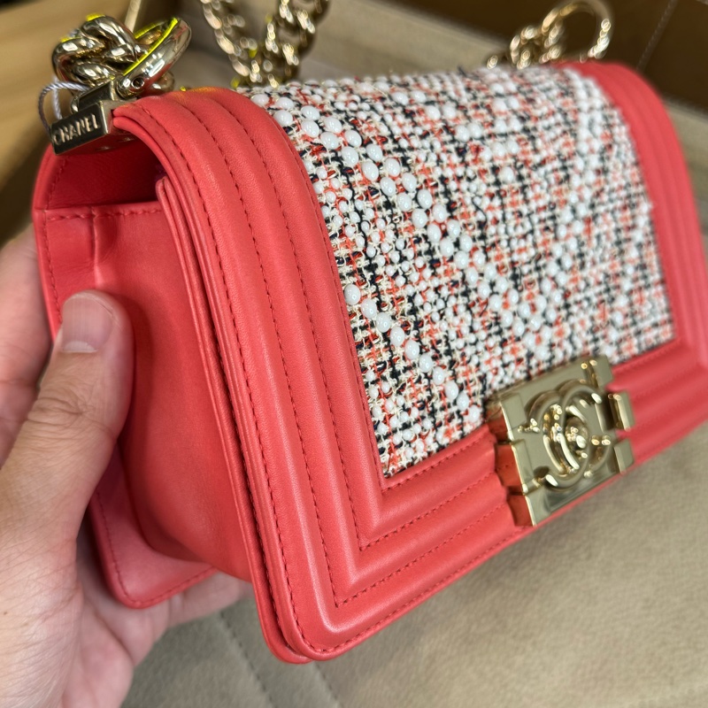 上架中🔑Chanel 粉橘珍珠編織BOY 20翻蓋鍊包-2