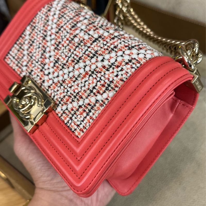 上架中🔑Chanel 粉橘珍珠編織BOY 20翻蓋鍊包-4