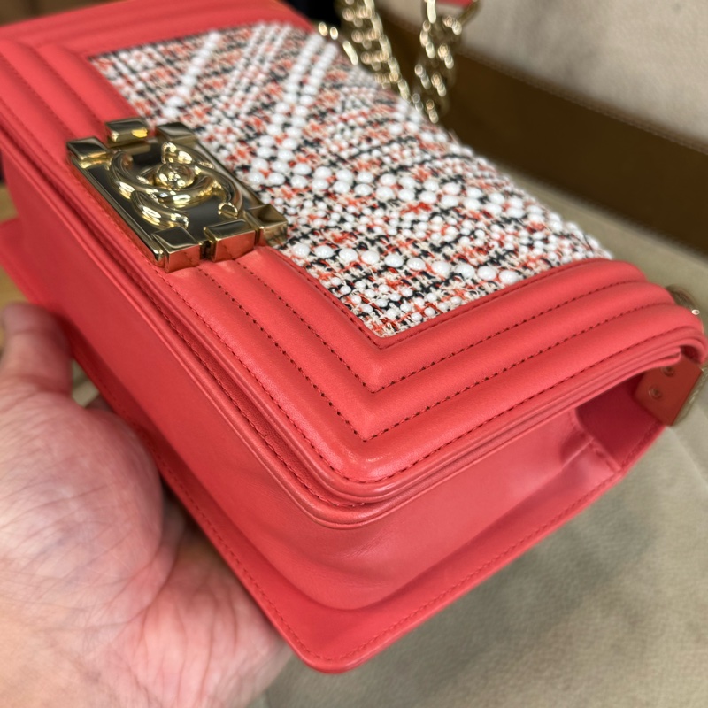 上架中🔑Chanel 粉橘珍珠編織BOY 20翻蓋鍊包-5