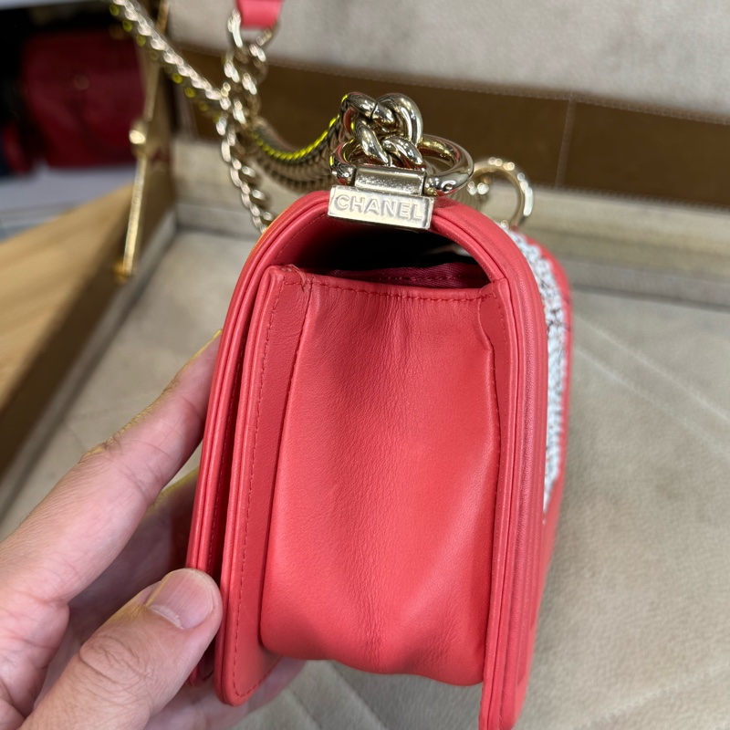 上架中🔑Chanel 粉橘珍珠編織BOY 20翻蓋鍊包-10