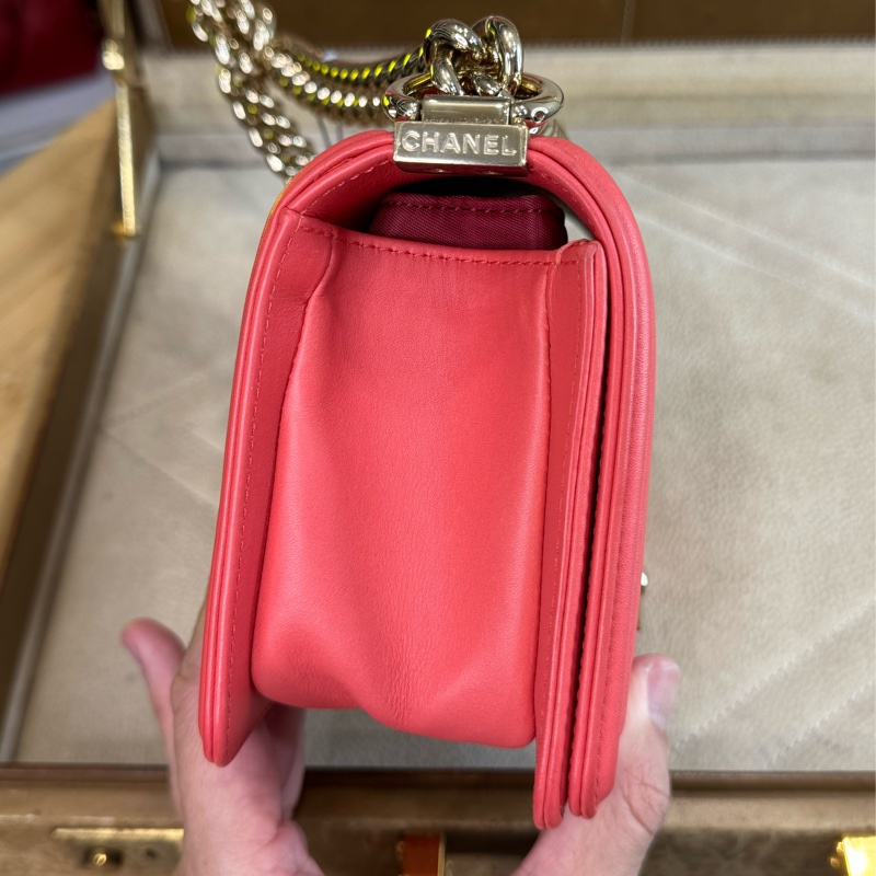 上架中🔑Chanel 粉橘珍珠編織BOY 20翻蓋鍊包-11