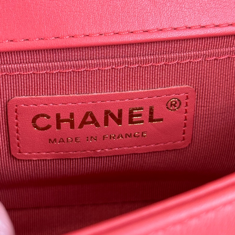 上架中🔑Chanel 粉橘珍珠編織BOY 20翻蓋鍊包-16