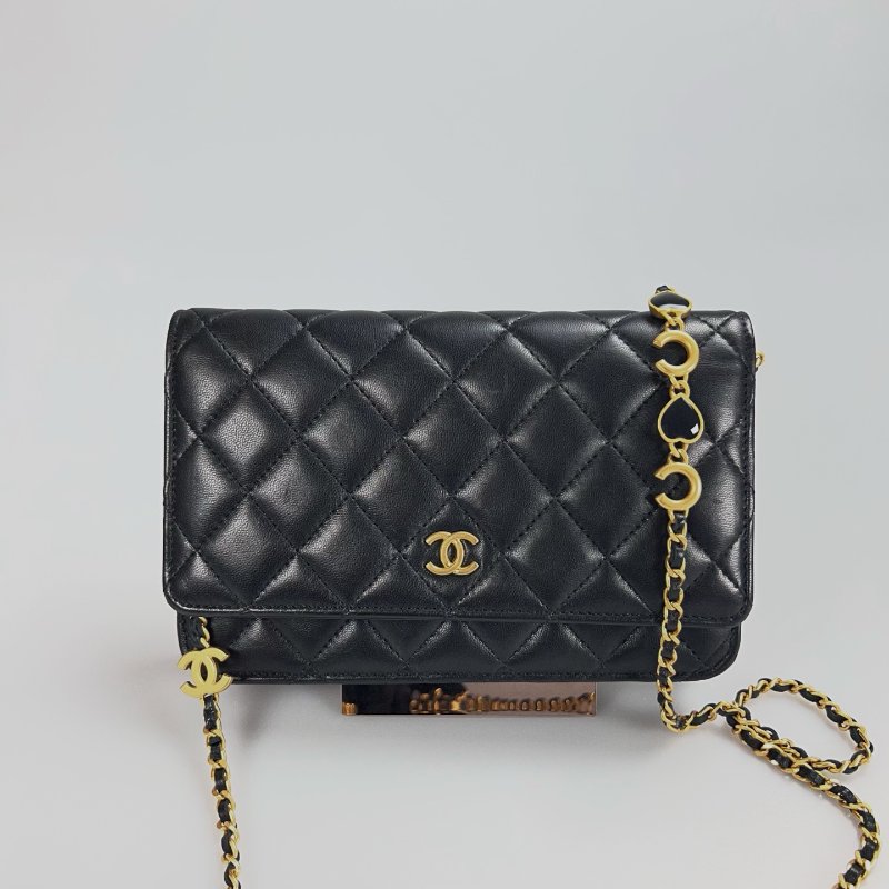 CHANEL WOC 季節款羊皮黑 AP3035/晶片款-0