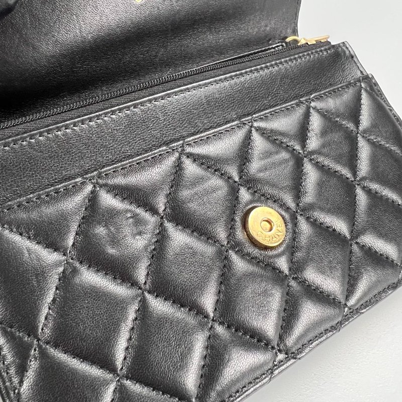 CHANEL WOC 季節款羊皮黑 AP3035/晶片款-6