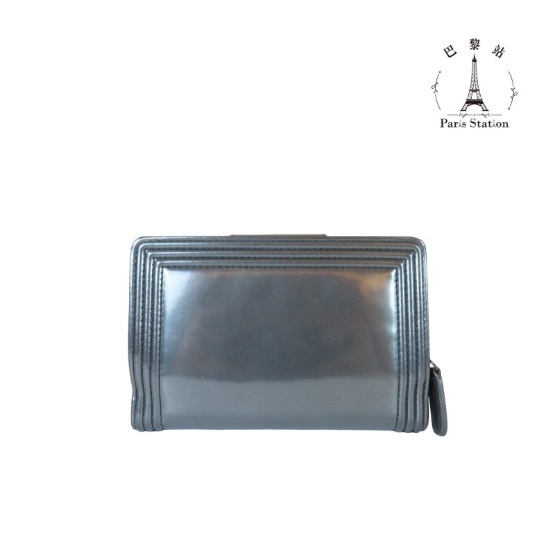 【巴黎站二手名牌專賣店】＊現貨＊CHANEL 香奈兒 真品＊經典BOY鐵灰銀色漆皮釦式短夾-1