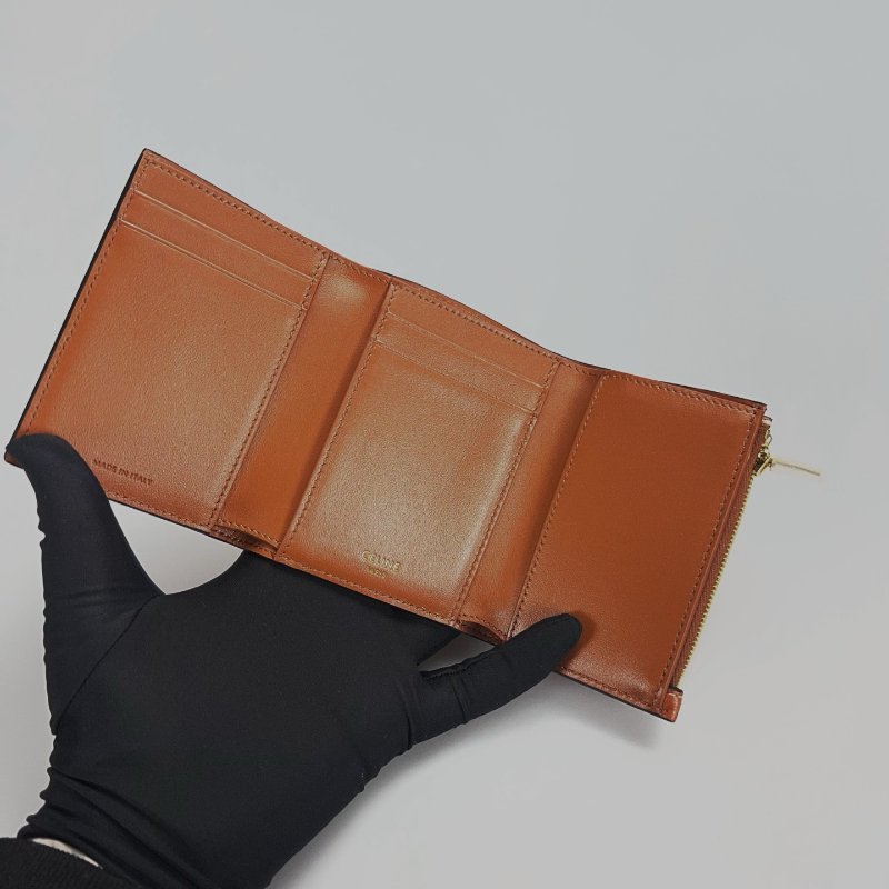 全新品 CELINE   黃褐色VICTOIRE三折短夾-4