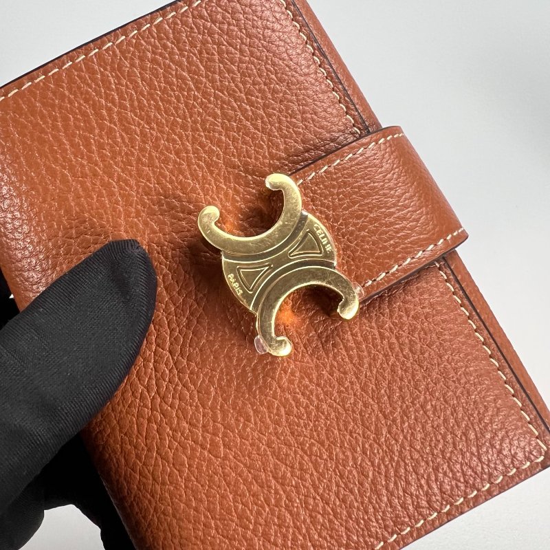 全新品 CELINE   黃褐色VICTOIRE三折短夾-6