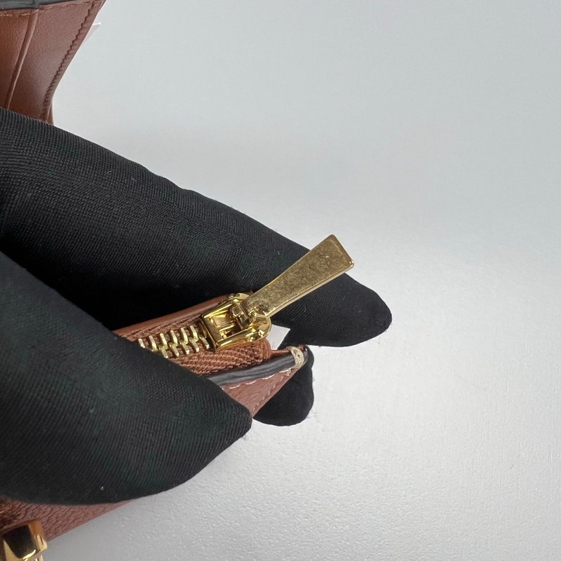 全新品 CELINE   黃褐色VICTOIRE三折短夾-7