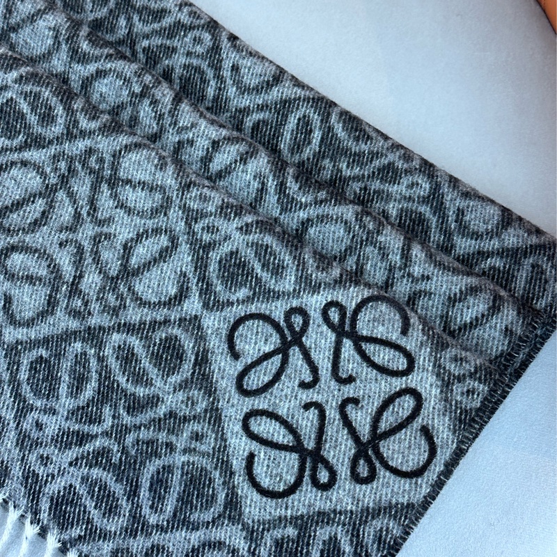 【全新🆕】LOEWE Anagram scarf羊絨羊毛刺繡 圍巾頸巾 深灰色-1