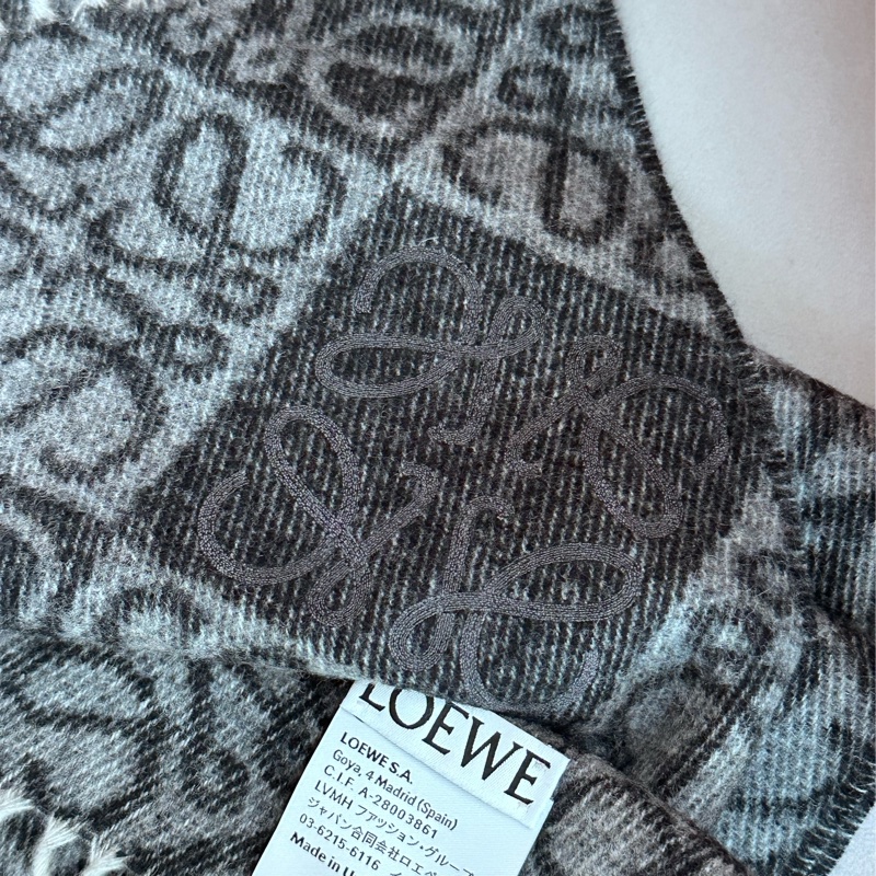 【全新🆕】LOEWE Anagram scarf羊絨羊毛刺繡 圍巾頸巾 深灰色-2
