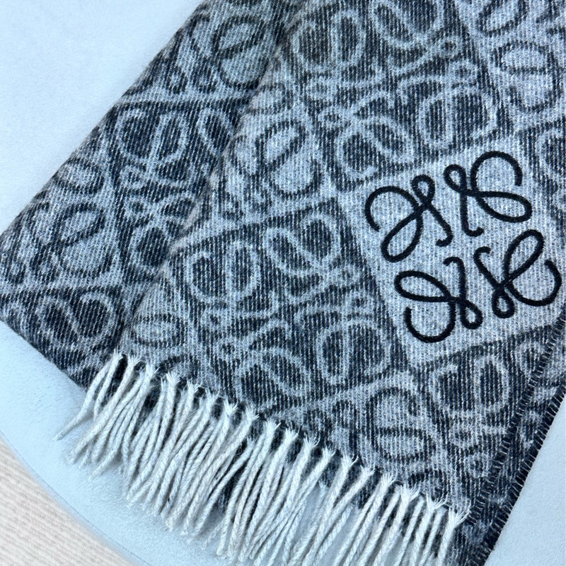 【全新🆕】LOEWE Anagram scarf羊絨羊毛刺繡 圍巾頸巾 深灰色-5