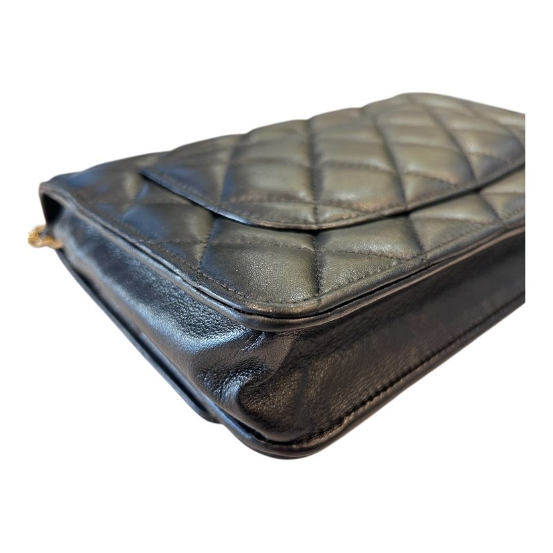 CHANEL黑金羊皮菱格紋WOC鏈包-4