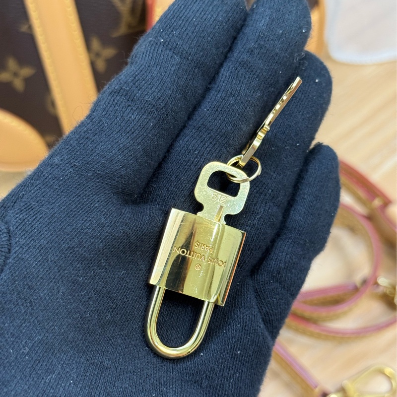 (香港購證全配)Lv Valisette BB 兩用手提斜背包-23