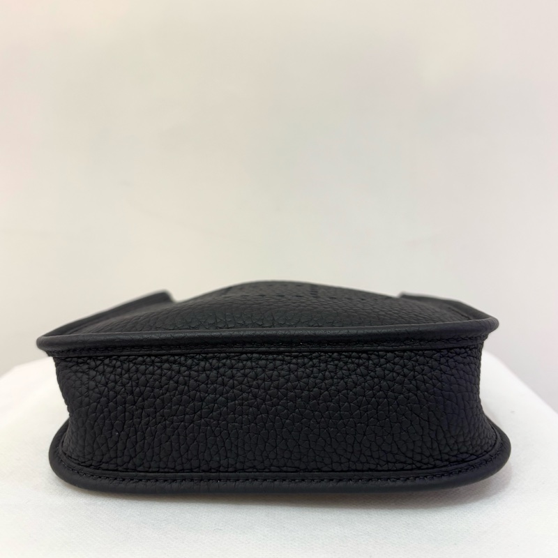 黑牛皮金釦MINI EVELYNE TC皮-5