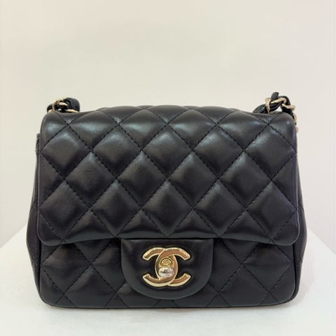 CHANEL黑羊皮金釦方胖17cm