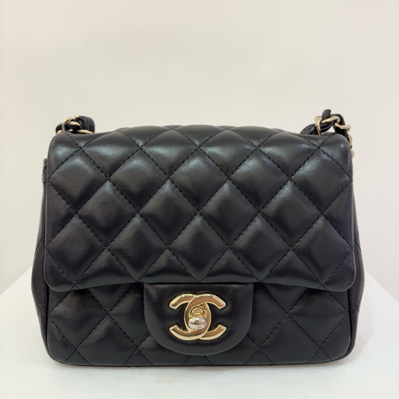CHANEL黑羊皮金釦方胖17cm-0