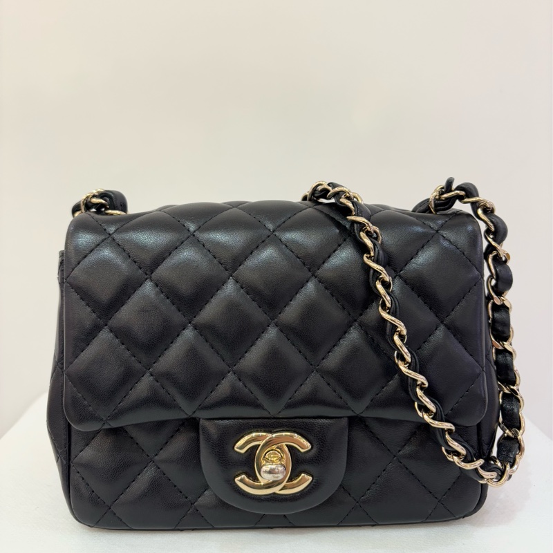 CHANEL黑羊皮金釦方胖17cm-1