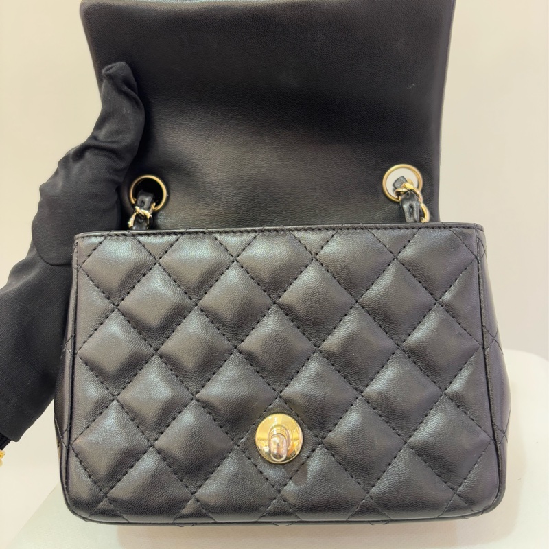 CHANEL黑羊皮金釦方胖17cm-8