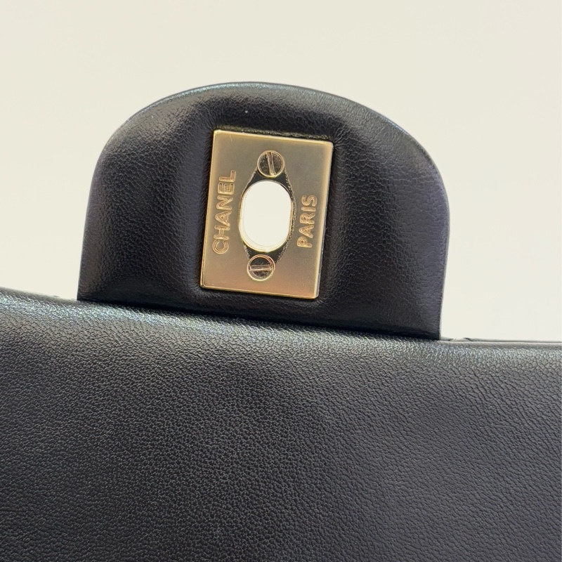 CHANEL黑羊皮金釦方胖17cm-10