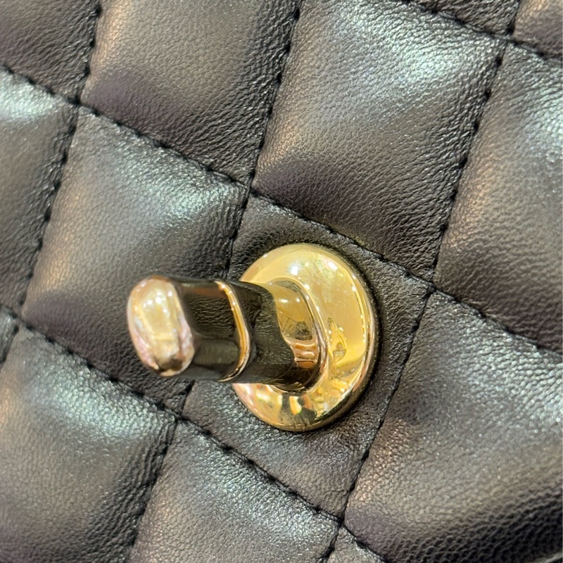 CHANEL黑羊皮金釦方胖17cm-11